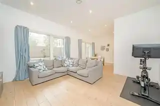 150 Leyton Road, photo 3