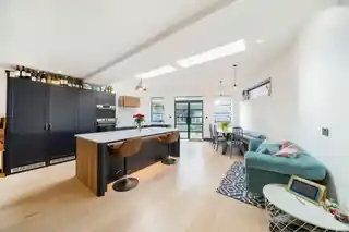 151 Latchmere Lane, photo 2