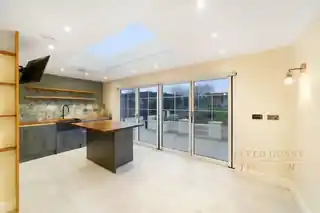 151 Woolacombe Road, photo 4