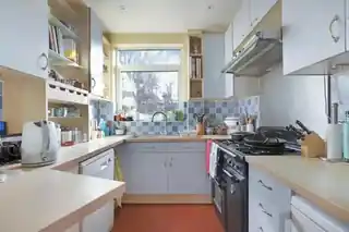 152 Kings Avenue, photo 3