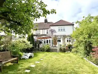 153 Upton Road, photo 2