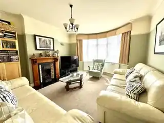 153 Upton Road, photo 3