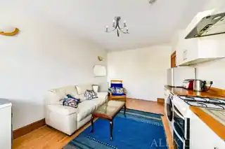 154 Rugby Avenue, photo 3