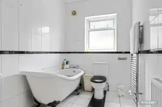 155 Felixstowe Road, photo 3