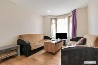 155 Felixstowe Road, photo 4