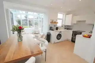 155 Windsor Avenue, photo 3