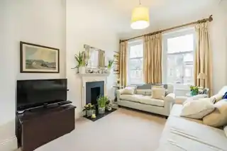 156 Amesbury Avenue, photo 3