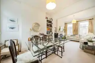156 Amesbury Avenue, photo 2