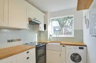 156 Aylsham Drive, photo 3