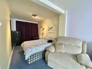 156 Grosvenor Avenue, photo 3