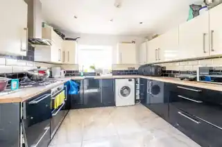 156 High Street South, photo 4