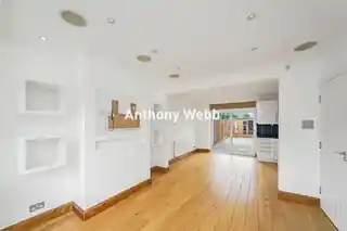156 New Park Avenue, photo 2