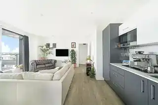 157 Beck Square, photo 3