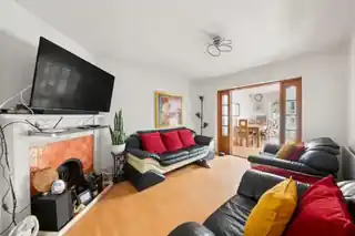 157 Botwell Lane, photo 3