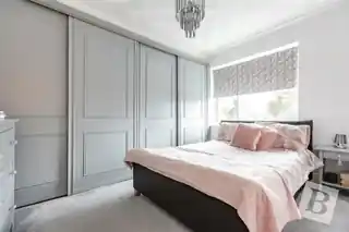 157 Dagenham Road, photo 3