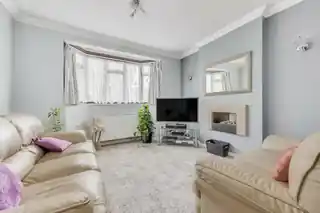 157 Hillcross Avenue, photo 2