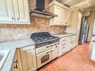 158 Stanley Avenue, photo 4