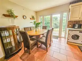 158 Stanley Avenue, photo 3