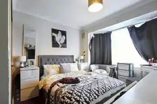 158 Sutton Court Road, photo 4