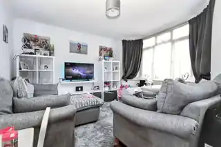 158 Sutton Court Road, photo 2