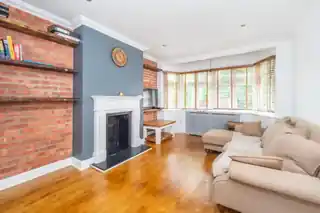 158 Tudor Drive, photo 2
