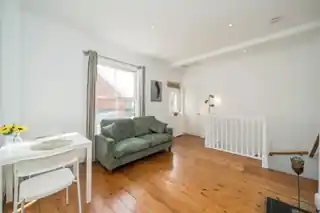 15A Darwin Road, photo 2