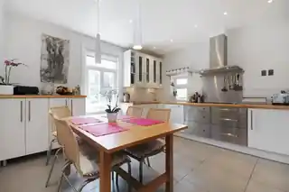 15A Dean Road, photo 3
