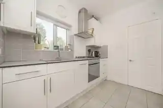 15A Grange Park, photo 3