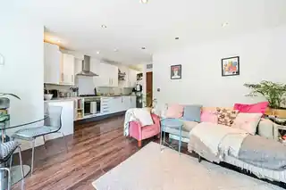 15A St Johns Road, photo 2