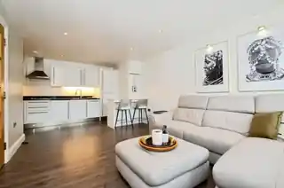15B Fairfield Road, photo 3