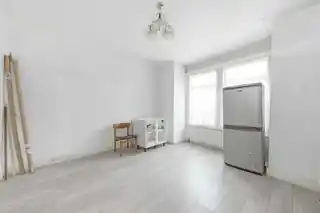 16 Aldren Road, photo 2