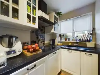 16 Armstrong Close, photo 3