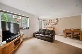 16 Ashmere Close, photo 2