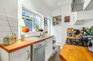 16 Avondale Road, photo 4