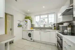 16 Bawtree Road, photo 3