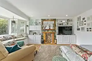 16 Beaulieu Close, photo 2