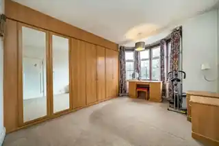 16 Bramhope Lane, photo 4