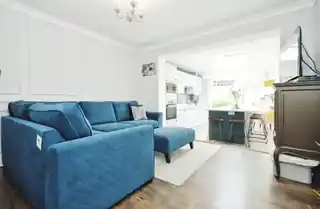 16 Bridgen Road, photo 2