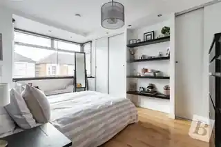 16 Brooklands Road, photo 4