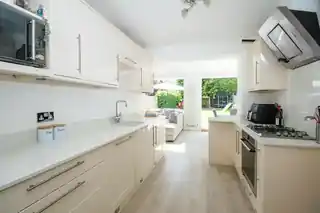 16 Campden Road, photo 3