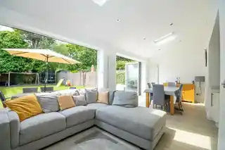 16 Campden Road, photo 2