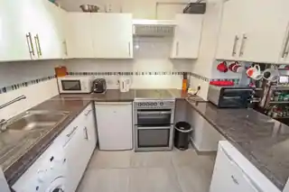 16 Carisbrooke Court, photo 2