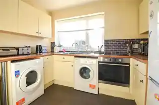 16 Caroline Close, photo 4