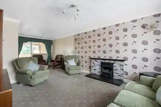 16 Chalet Close, photo 2