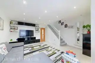 16 Chelmsford Close, photo 3