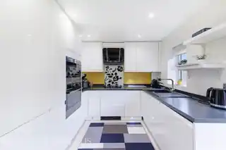16 Chelmsford Close, photo 4