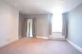 16 Chester Close, photo 3
