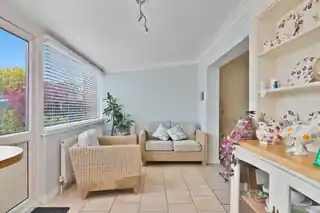16 Chipperfield Close, photo 3