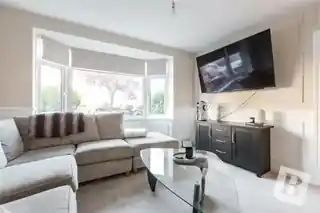 16 Clyde Crescent, photo 2