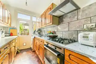16 Collingwood Road, photo 3